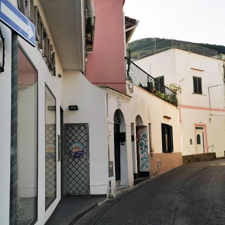 La Casetta Al Porto Искья Экстерьер фото